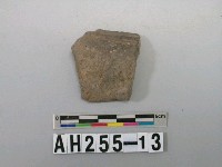 藏品(灰色夾砂陶口緣殘件)的圖片